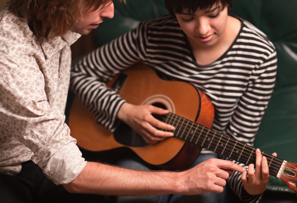 Top-Erklärungen zum Annehmen von Gitarrenbeispielen in einer seriösen Musikschule